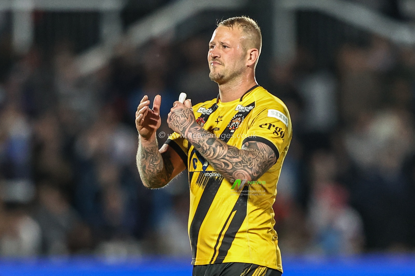 Joe Westerman of Castleford Tigers applauds the fans during the Betfred Super League Round 8 match Wakefield Trinity vs Castleford Tigers at DIY Kitchens Stadium, Wakefield, United Kingdom, 17th April 2025

(Photo by Alfie Cosgrove/News Images)