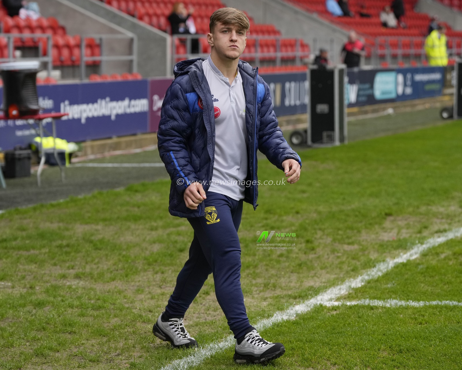 Leon Hayes of Warrington Wolves inspects the pitch before the Betfred Challenge Cup Quarter Final match St Helens vs Warrington Wolves at Totally Wicked Stadium, St Helens, United Kingdom, 14th April 2024

(Photo by Steve Flynn/News Images)