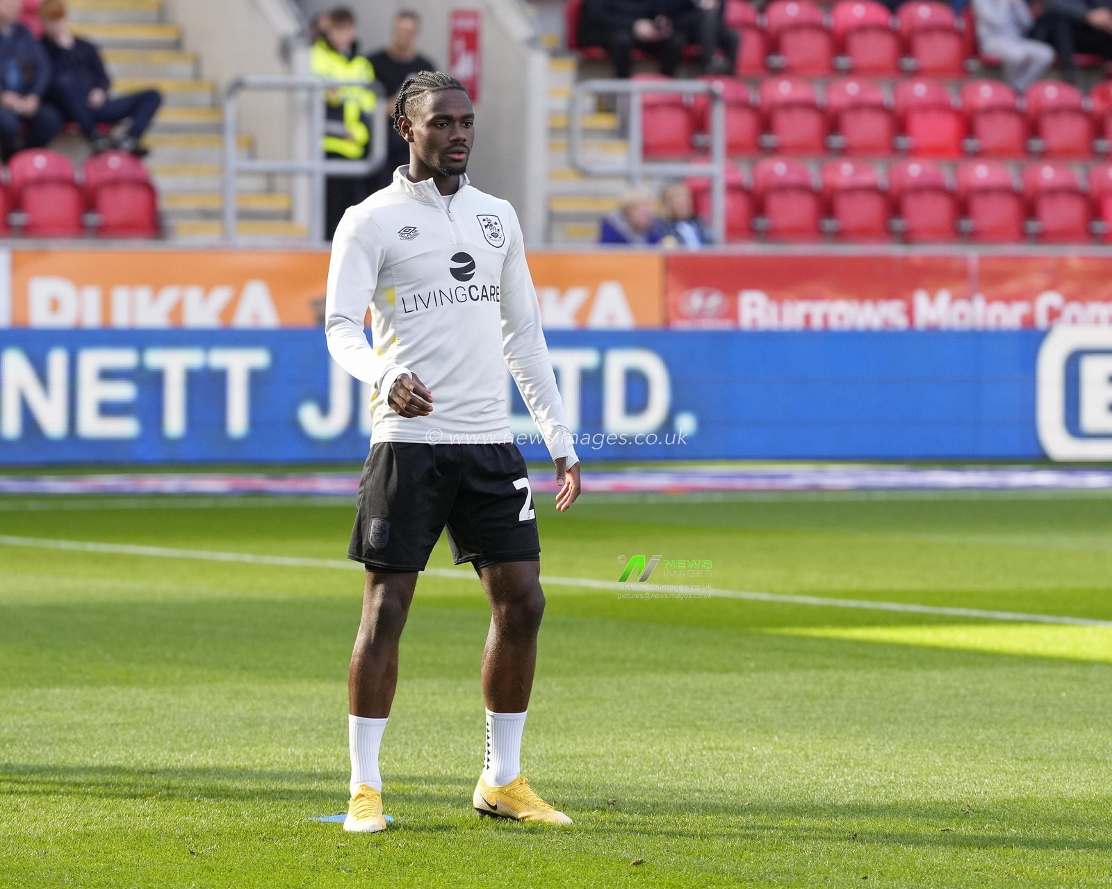 Aaron Rowe #20 of Huddersfield Town warms up before the  Sky Bet Championship match Rotherham United vs Huddersfield Town at AESSEAL New York Stadium, Rotherham, United Kingdom, 15th October 2022

(Photo by Steve Flynn/News Images)
