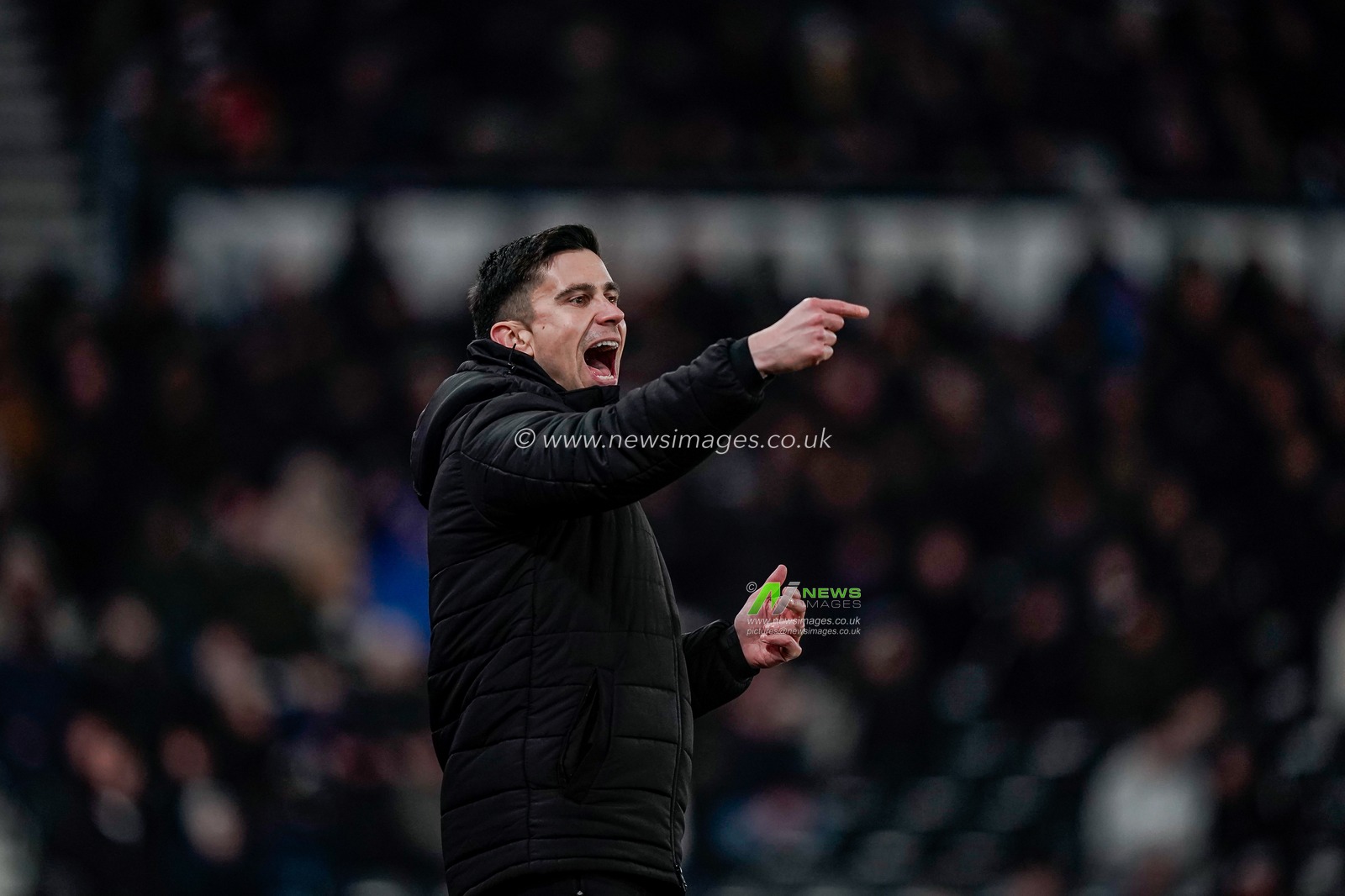 Eric Ramsay manager of West Bromwich Albion gives his team instructions during the Sky Bet Championship match Derby County vs West Bromwich Albion at Pride Park Stadium, Derby, United Kingdom on 23 January 2026

(Photo by Maynard Manyowa/News Images)