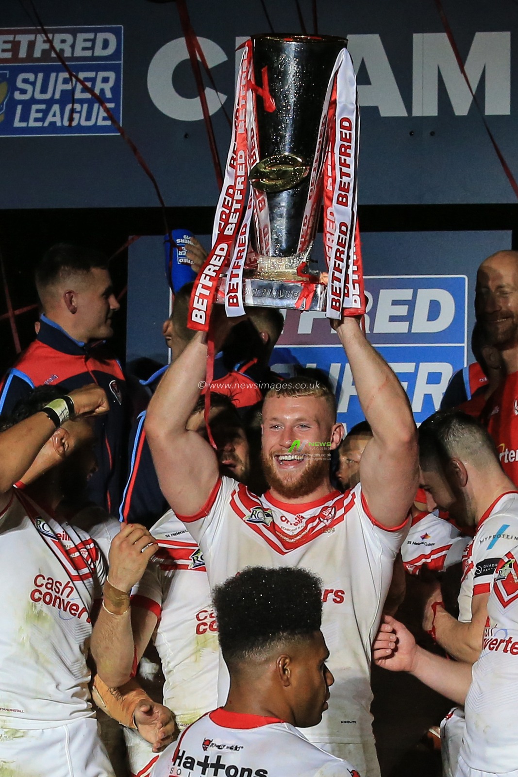 12th October 2019, Old Trafford, Manchester, England; The Grand Final 2019, Saint Helens v Salford Red Devils : Luke Thompson (10) of St Helens raises the trophy

Credit: David Greaves/News Images