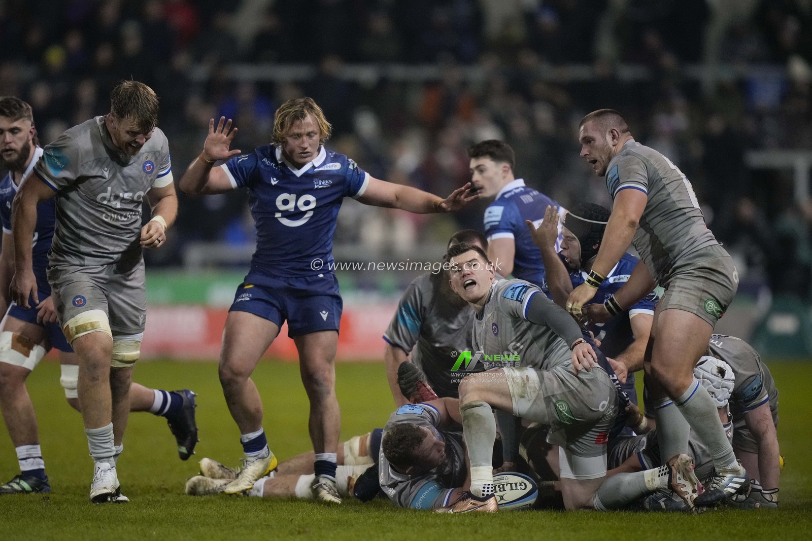 Ben Spencer #9 of Bath Rugby shouts instructions to his team mates during the Gallagher Premiership match Sale Sharks vs Bath Rugby at AJ Bell Stadium, Eccles, United Kingdom, 27th January 2023

(Photo by Steve Flynn/News Images)