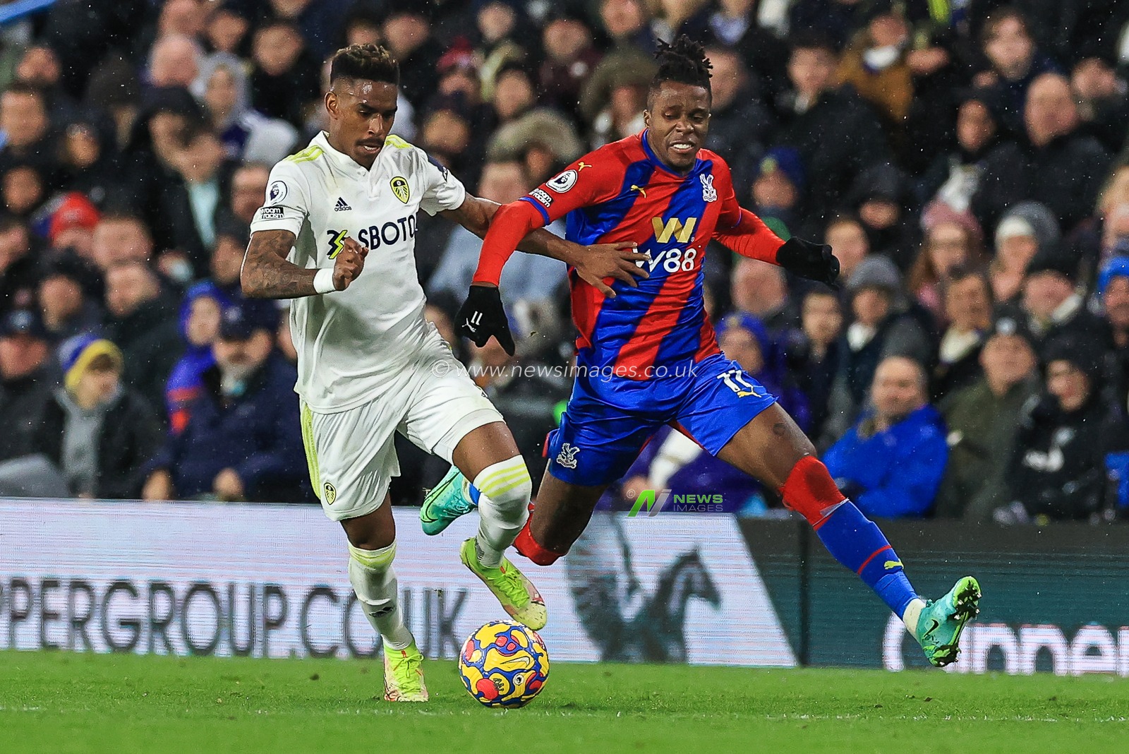 Wilfried Zaha #11 of Crystal Palace and Junior Firpo #3 of Leeds United battles for the ball
