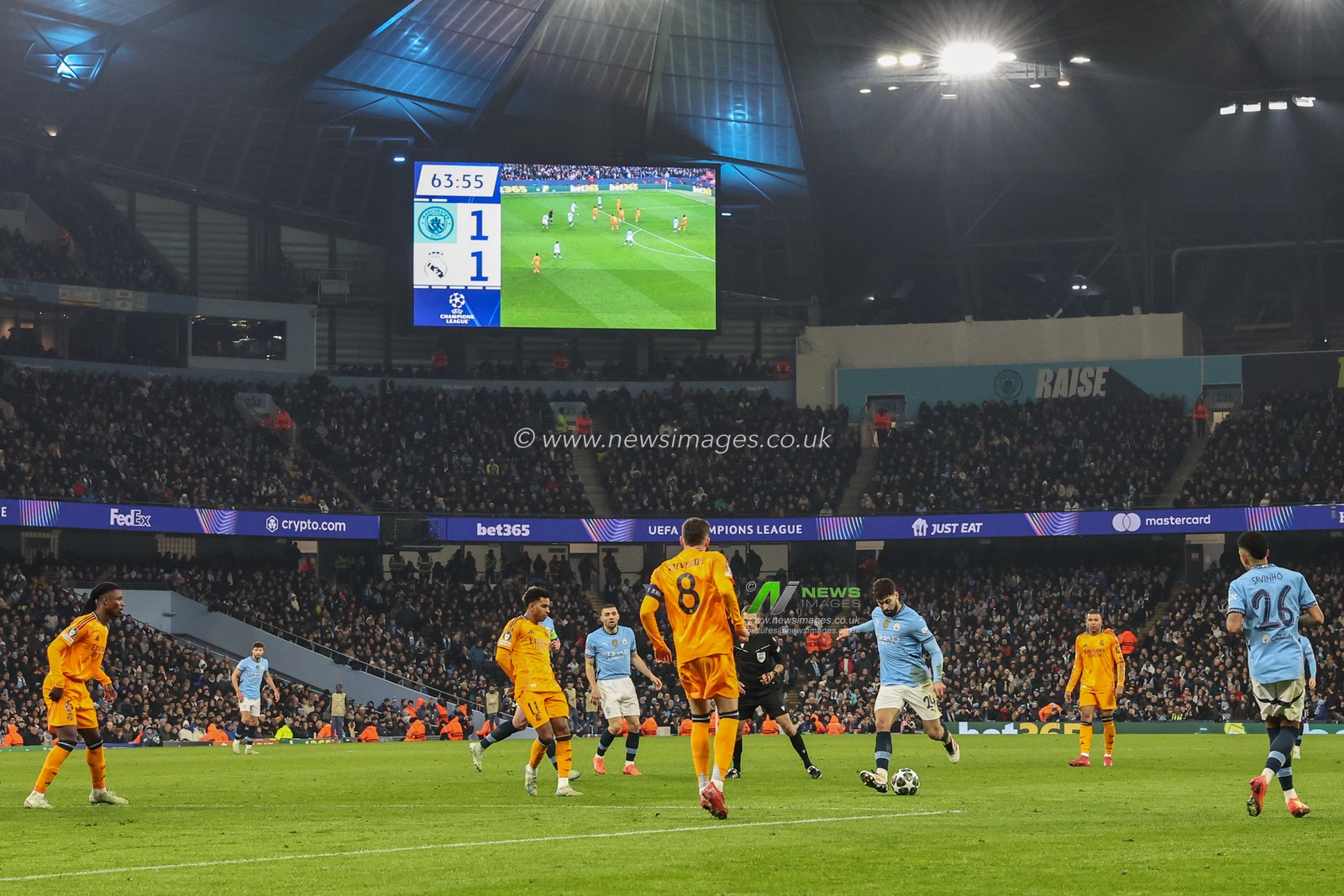 JoÅ¡ko Gvardiol of Manchester City crosses the ball into the box during the UEFA Champions League Knockout Round Play-off Manchester City v Real Madrid at Etihad Stadium, Manchester, United Kingdom, 11th February 2025

(Photo by Mark Cosgrove/News Images)
