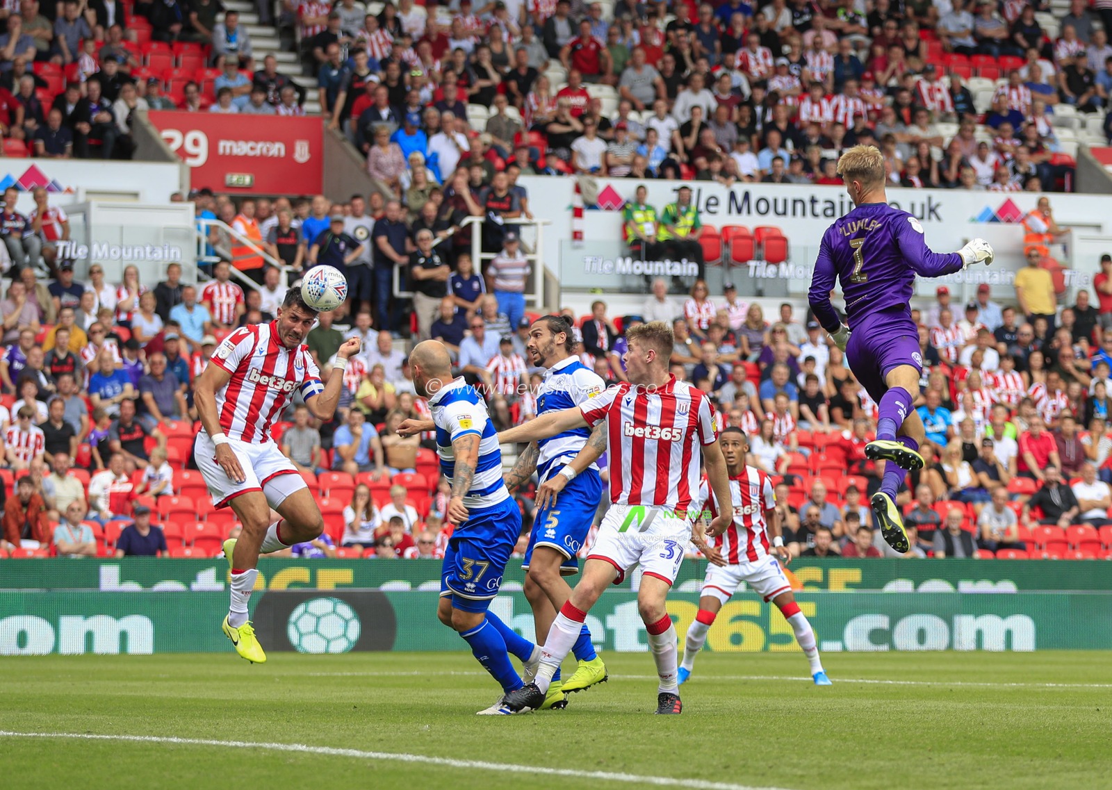 3rd August 2019, Bet365 Stadium, Stoke-on-Trent, England; Sky Bet Championship, Stoke City v Queens Park Rangers ; Danny Baath (06) of Stoke City misses a headed chance in the dying minutes of the game

Credit: Conor Molloy/News Images

English Football League images are subject to DataCo Licence
