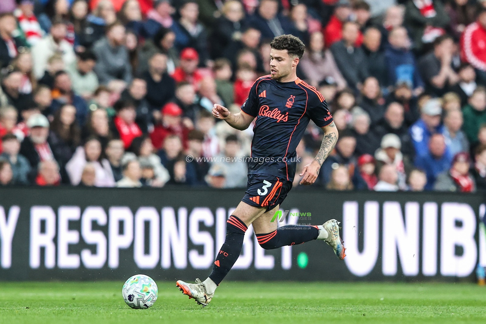 Neco Williams of Nottingham Forest breaks with the ball during the Premier League match Sunderland vs Nottingham Forest at Stadium Of Light, Sunderland, United Kingdom on 24 April 2026

(Photo by Alfie Cosgrove/News Images)