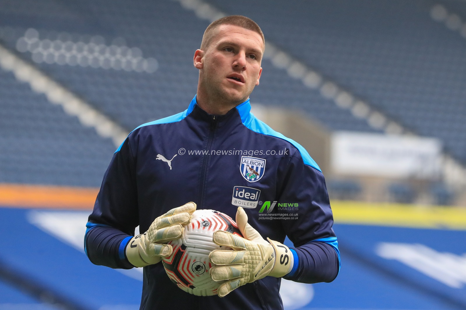 Sam Johnstone #1 of West Bromwich Albion during the pre-game warmup