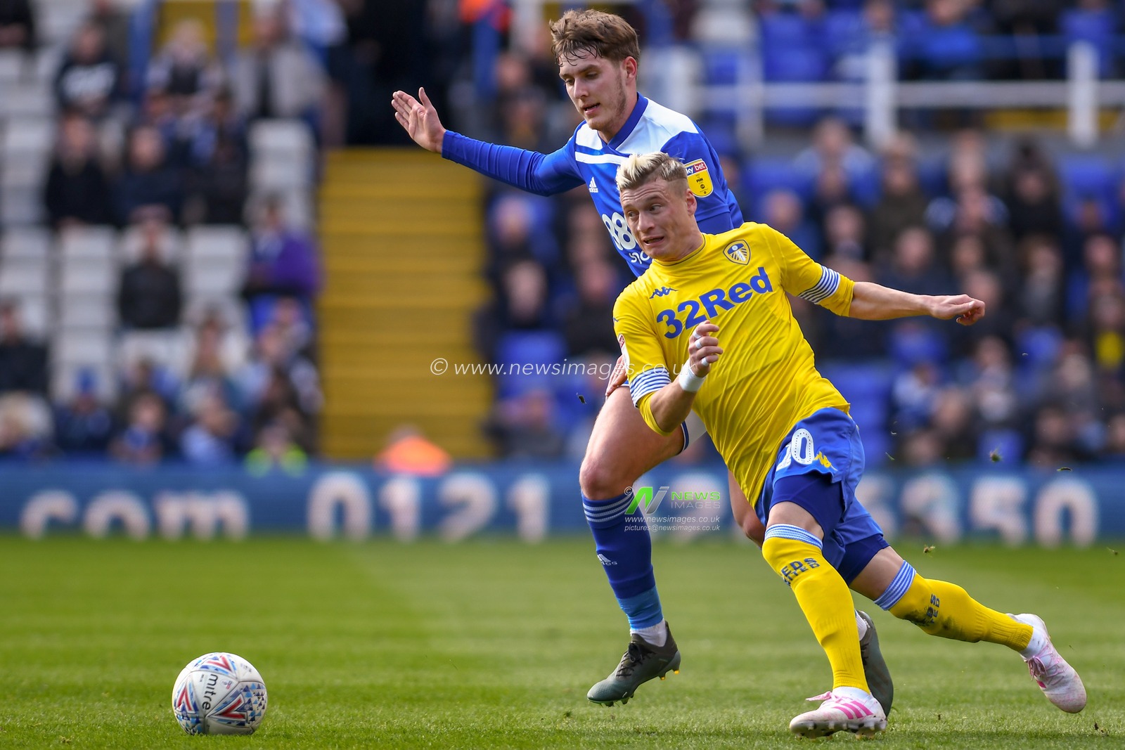 6th April 2019, St Andrew's, Birmingham, England; Sky Bet EFL Championship Birmingham City vs Leeds United ; Ezgjan Alioski (10) of Leeds Utd under pressure.

Credit: Gareth Dalley/News Images


English Football League images are subject to DataCo Licence
