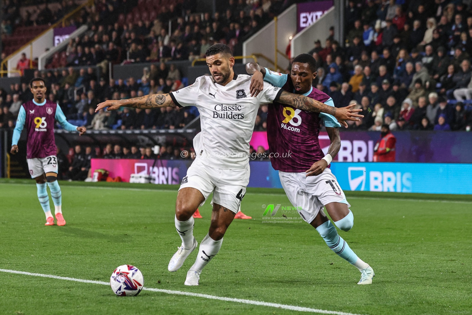 Victor PÃ¡lsson of Plymouth Argyle and Jaidon Anthony of Burnley battle for the ball during the Sky Bet Championship match Burnley vs Plymouth Argyle at Turf Moor, Burnley, United Kingdom, 1st October 2024

(Photo by Alfie Cosgrove/News Images)