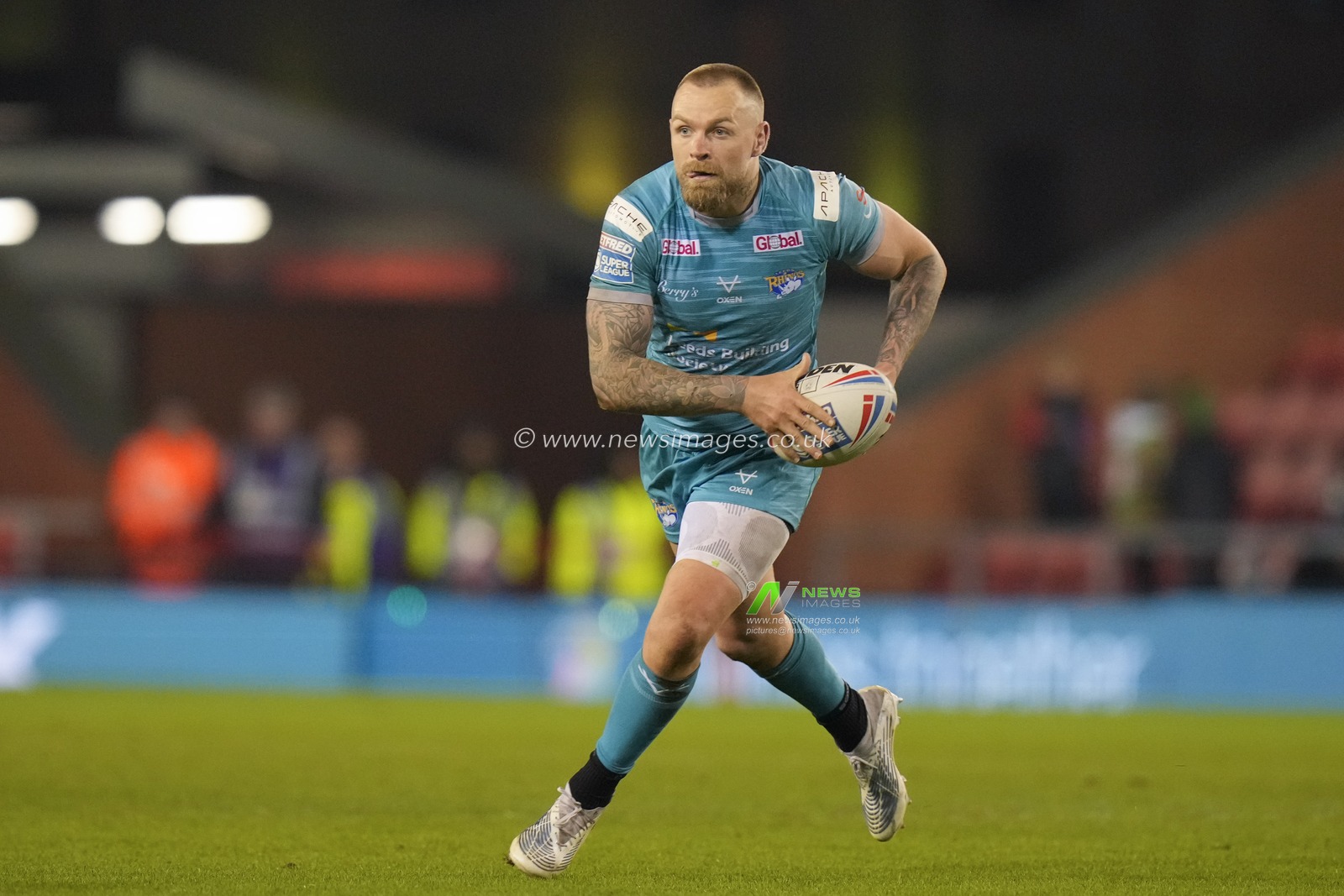 Blake Austin #6 of Leeds Rhinos during the Betfred Super League Round 10 match Leigh Leopards vs Leeds Rhinos at Leigh Sports Village, Leigh, United Kingdom, 21st April 2023

(Photo by Steve Flynn/News Images)