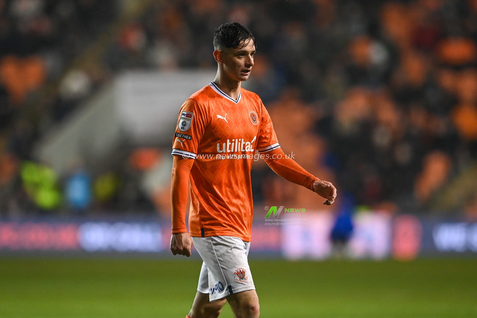 Charlie Patino #28 of Blackpool during the Sky Bet Championship match Blackpool vs Birmingham City at Bloomfield Road, Blackpool, United Kingdom, 10th December 2022

(Photo by Craig Thomas/News Images)
