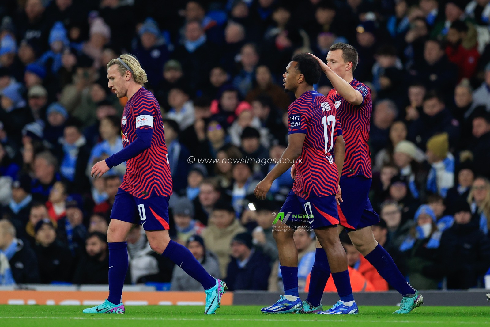 LoÃ¯s Openda #17 of RB Leipzig celebrates his goal to make it 0-1 during the UEFA Champions League Group G match Manchester City vs RB Leipzig at Etihad Stadium, Manchester, United Kingdom, 28th November 2023

(Photo by Conor Molloy/News Images)