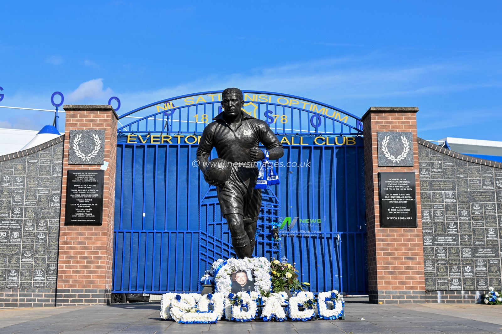A general view of the Dixie Dean statue outside Goodison Park ahead of the Premier League match Everton vs Newcastle United at Goodison Park, Liverpool, United Kingdom, 5th October 2024

(Photo by Cody Froggatt/News Images)