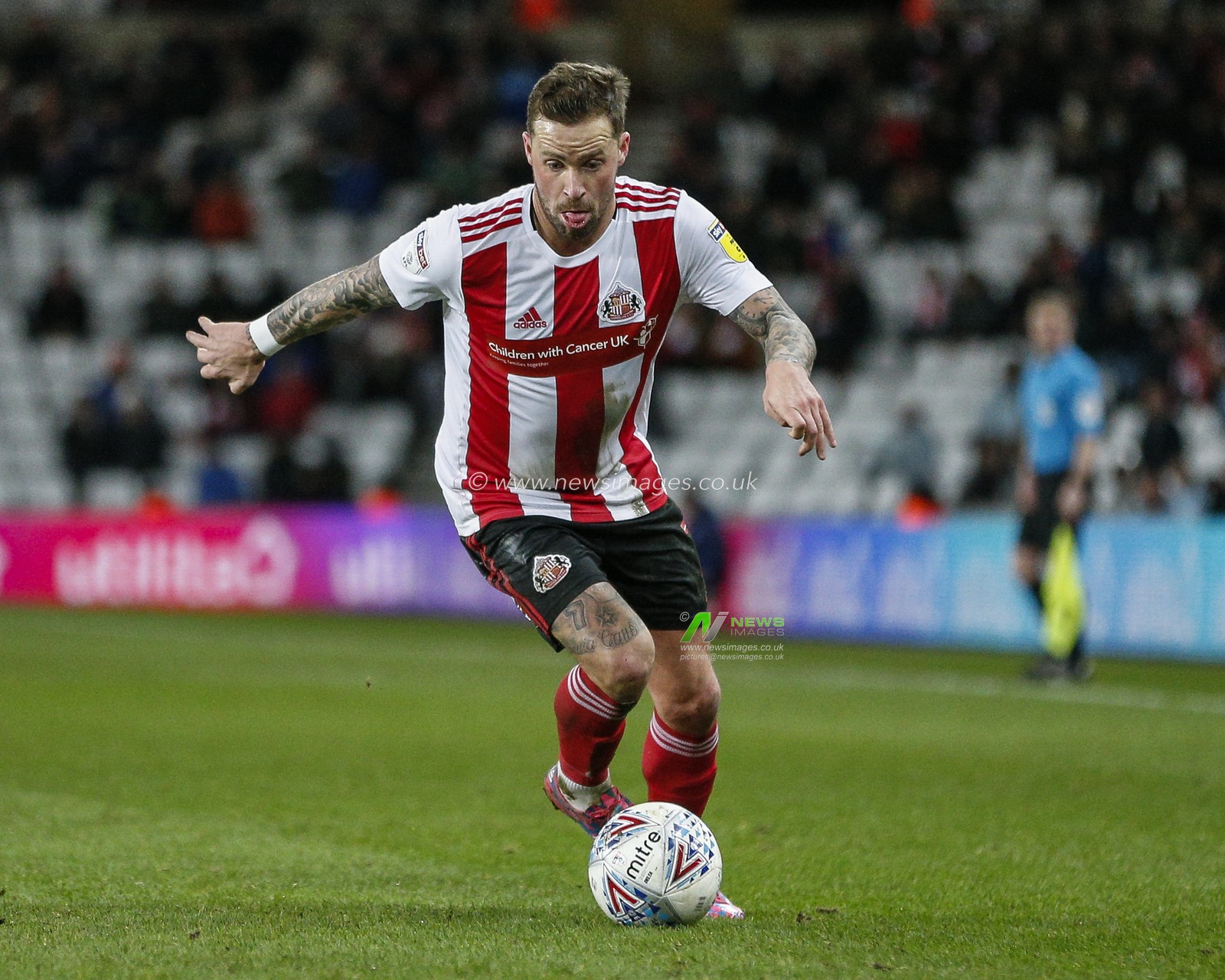 25th February 2020, Stadium Of Light, Sunderland, England; Sky Bet League 1, Sunderland v Fleetwood Town : Chris Maguire (7) of Sunderland in action