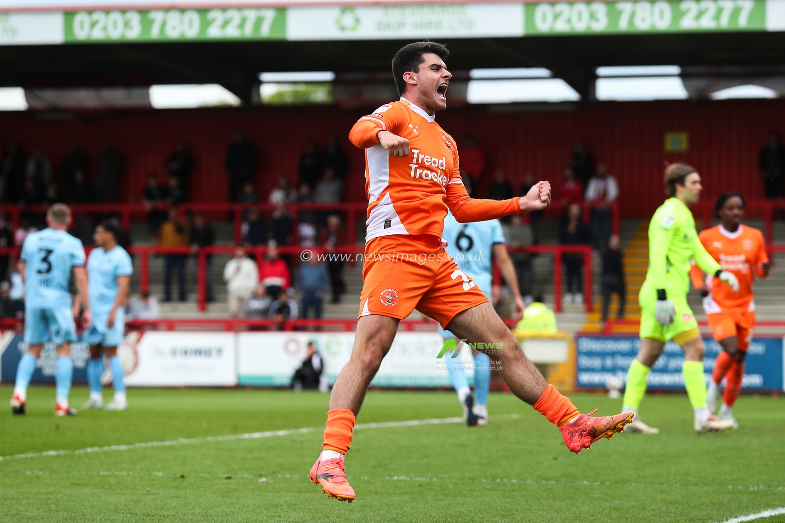 Rob Apter of Blackpool celebrates his goal to make it 0-1 during the Sky Bet League 1 match Stevenage vs Blackpool at Lamex Stadium, Stevenage, United Kingdom, 18th April 2025

(Photo by Gareth Evans/News Images)