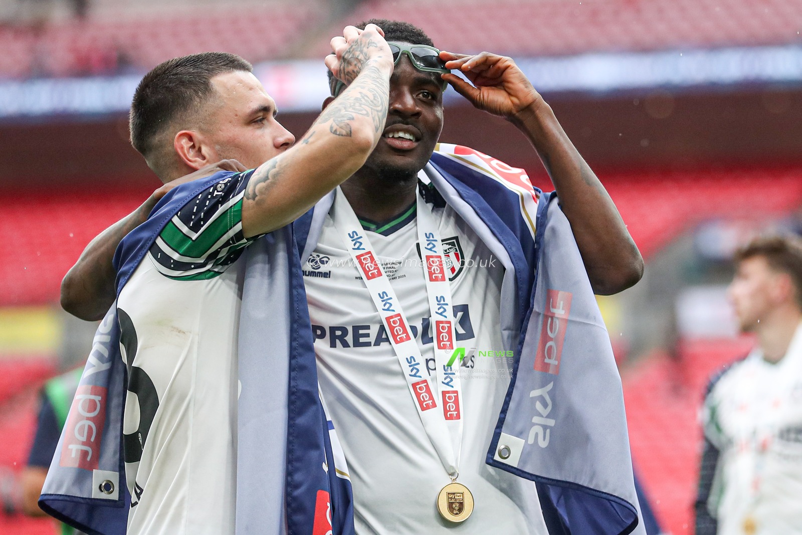 Enzo Le FÃ©e of Sunderland celebrates getting promoted back to the Premier League after the Sky Bet Championship Playoff Final match Sheffield United vs Sunderland at Wembley Stadium, London, United Kingdom, 24th May 2025

(Photo by Izzy Poles/News Images)