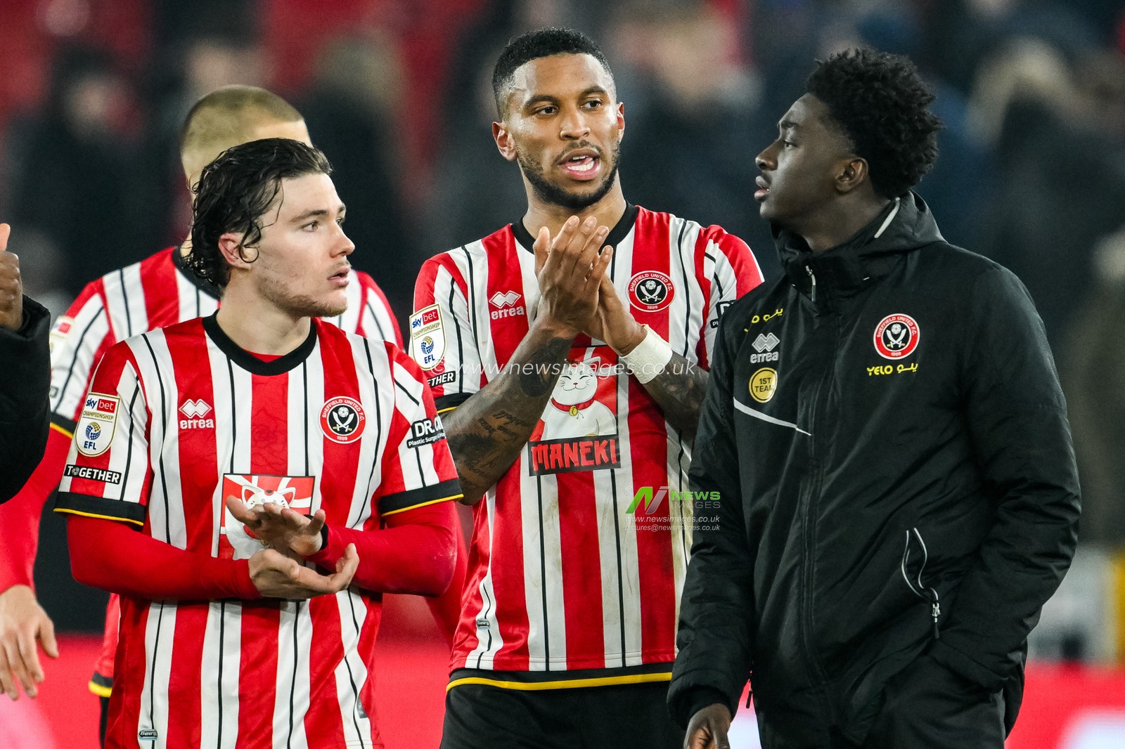 Sheffield United acknowledge the fans after the teams victory following the Sky Bet Championship match Sheffield United vs Middlesbrough at Bramall Lane, Sheffield, United Kingdom, 12th February 2025

(Photo by Craig Thomas/News Images)