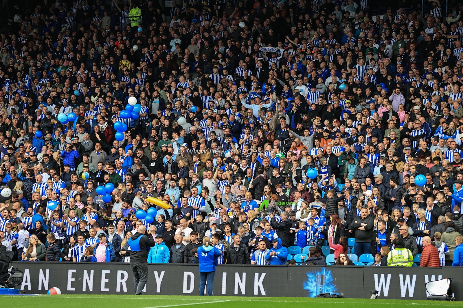 Sheffield Wednesday fans sing away