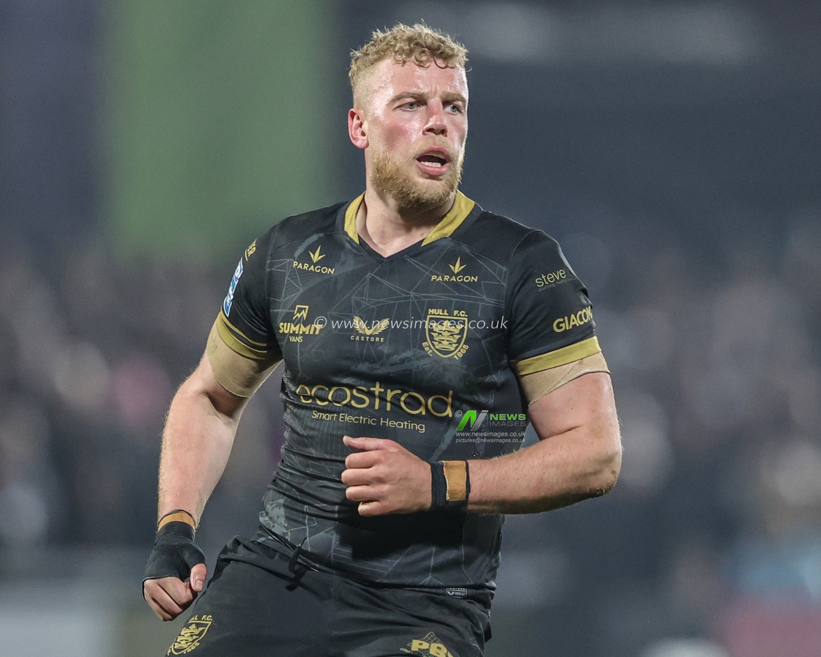 Jack Ashworth of Hull FC during the Betfred Super League Round 5 match Wakefield Trinity vs Hull FC at DIY Kitchens Stadium, Wakefield, United Kingdom, 21st March 2025

(Photo by Alfie Cosgrove/News Images)