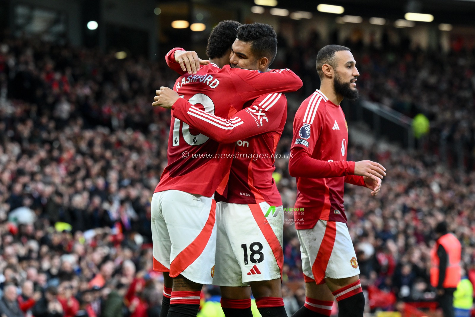 Marcus Rashford of Manchester United celebrates his goal to make it 3-0 with Casemiro of Manchester United during the Premier League match Manchester United vs Everton at Old Trafford, Manchester, United Kingdom, 1st December 2024

(Photo by Craig Thomas/News Images)