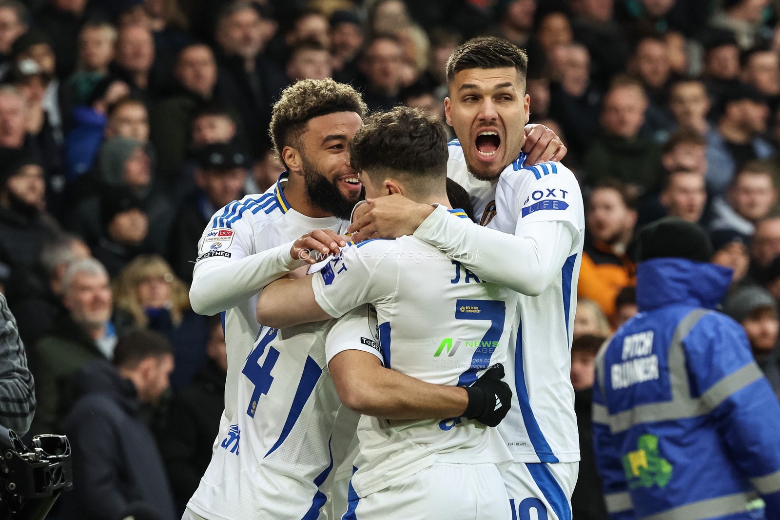 Manor Solomon of Leeds United celebrates his goal to make it 1-0 with team mates during the Sky Bet Championship match Leeds United vs Sheffield Wednesday at Elland Road, Leeds, United Kingdom, 19th January 2025

(Photo by Mark Cosgrove/News Images)