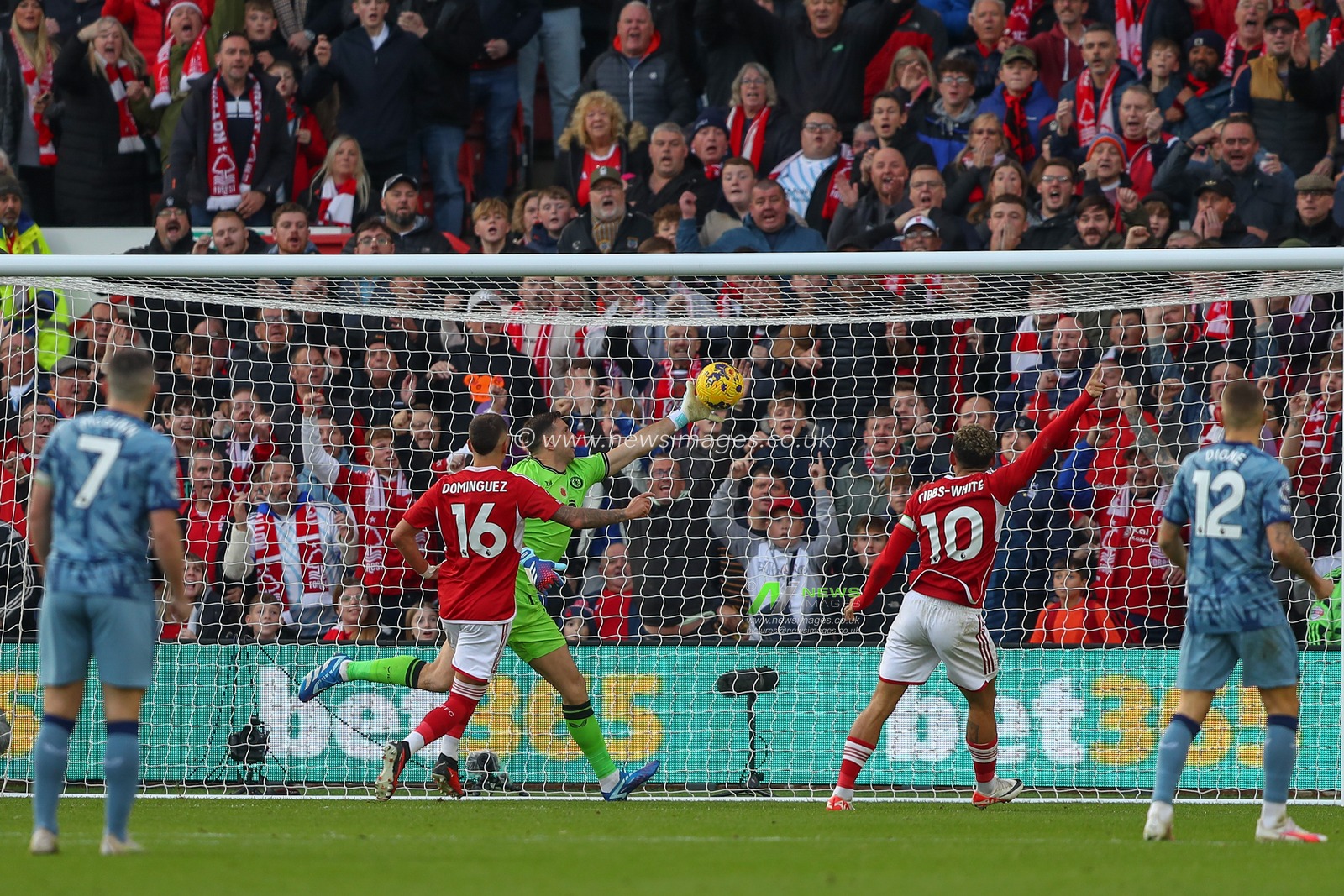 Emiliano MartÃ­nez #1 of Aston Villa fails to stop the ball from crossing the line to make it 2-0 during the Premier League match Nottingham Forest vs Aston Villa at City Ground, Nottingham, United Kingdom, 5th November 2023

(Photo by Gareth Evans/News Images)