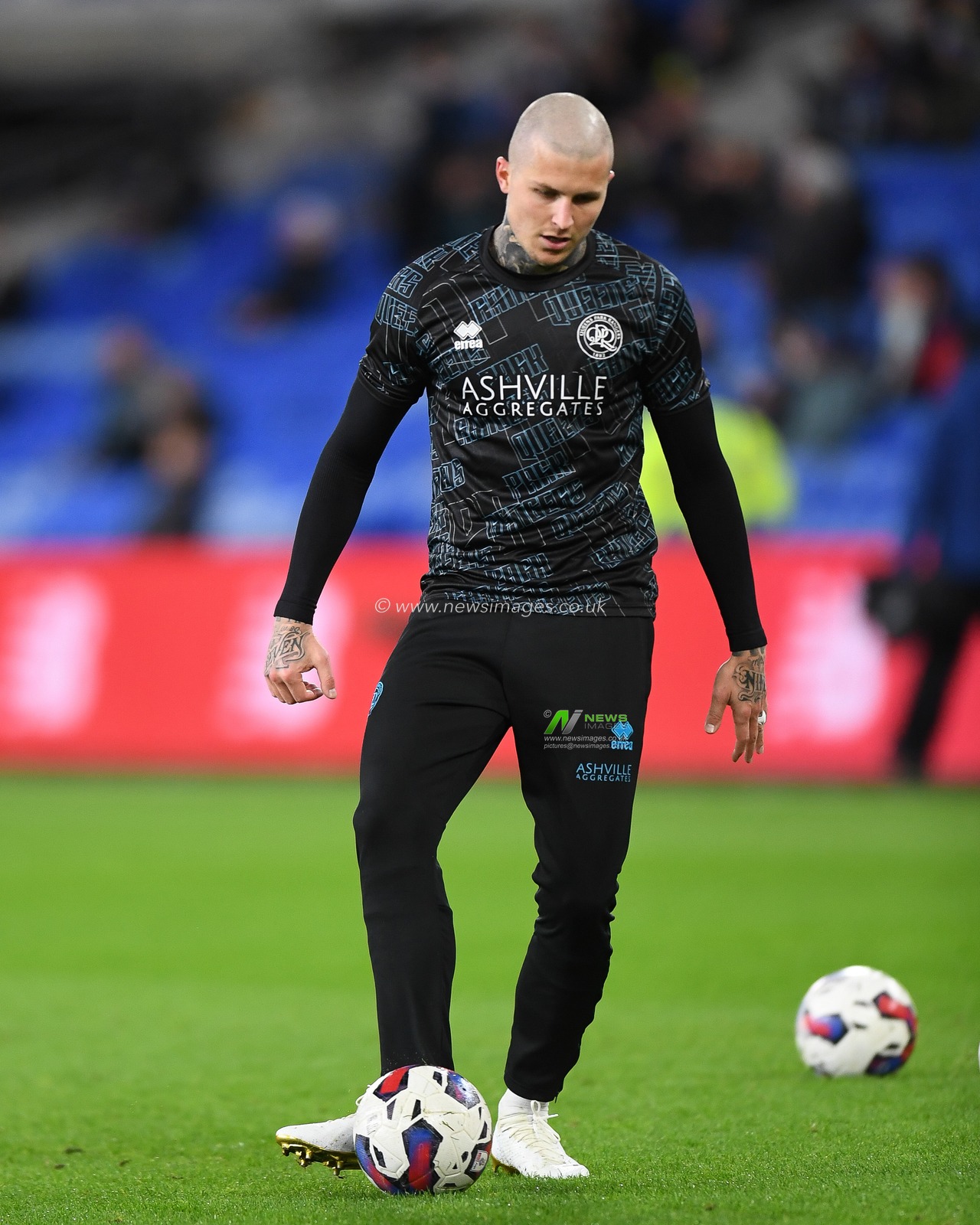Lyndon Dykes #9 of QPR during the pre-game warmup during the Sky Bet Championship match Cardiff City vs Queens Park Rangers at Cardiff City Stadium, Cardiff, United Kingdom, 26th December 2022

(Photo by Mike Jones/News Images)