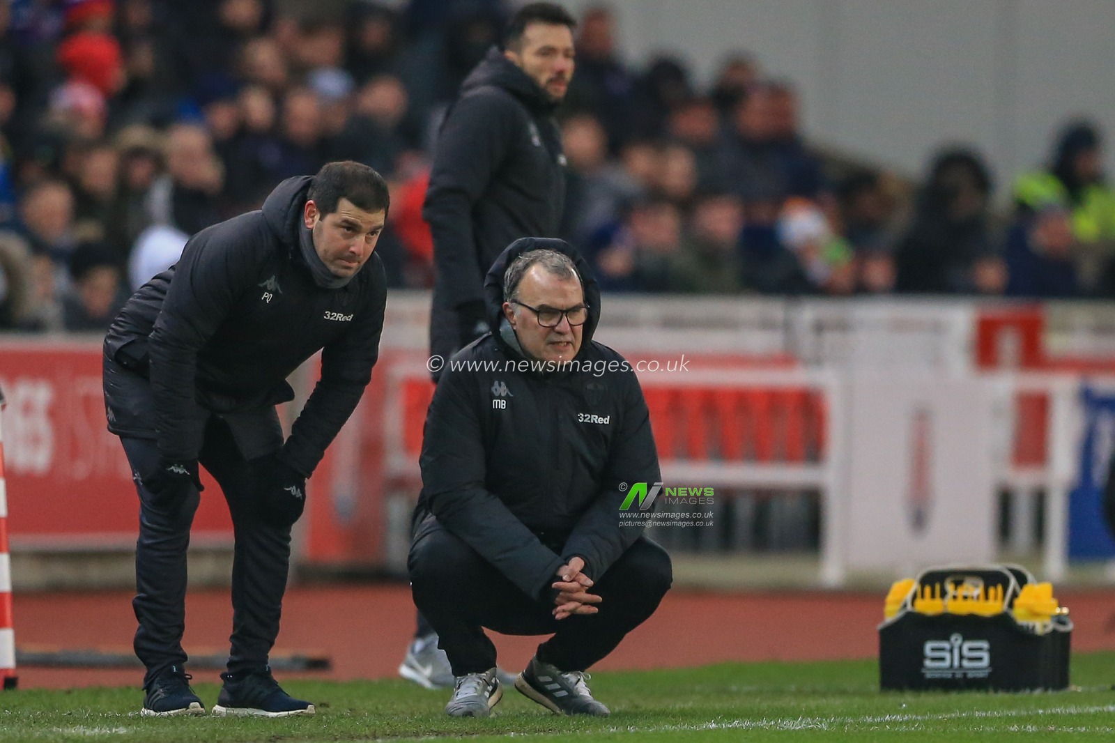 19th January 2019, Bet 365 Stadium, Stoke-on-Trent, England; Sky Bet Championship, Stoke City vs Leeds United ; Marcelo Bielsa manager of Leeds Utd during the game


Credit: Mark Cosgrove/News Images

English Football League images are subject to DataCo Licence