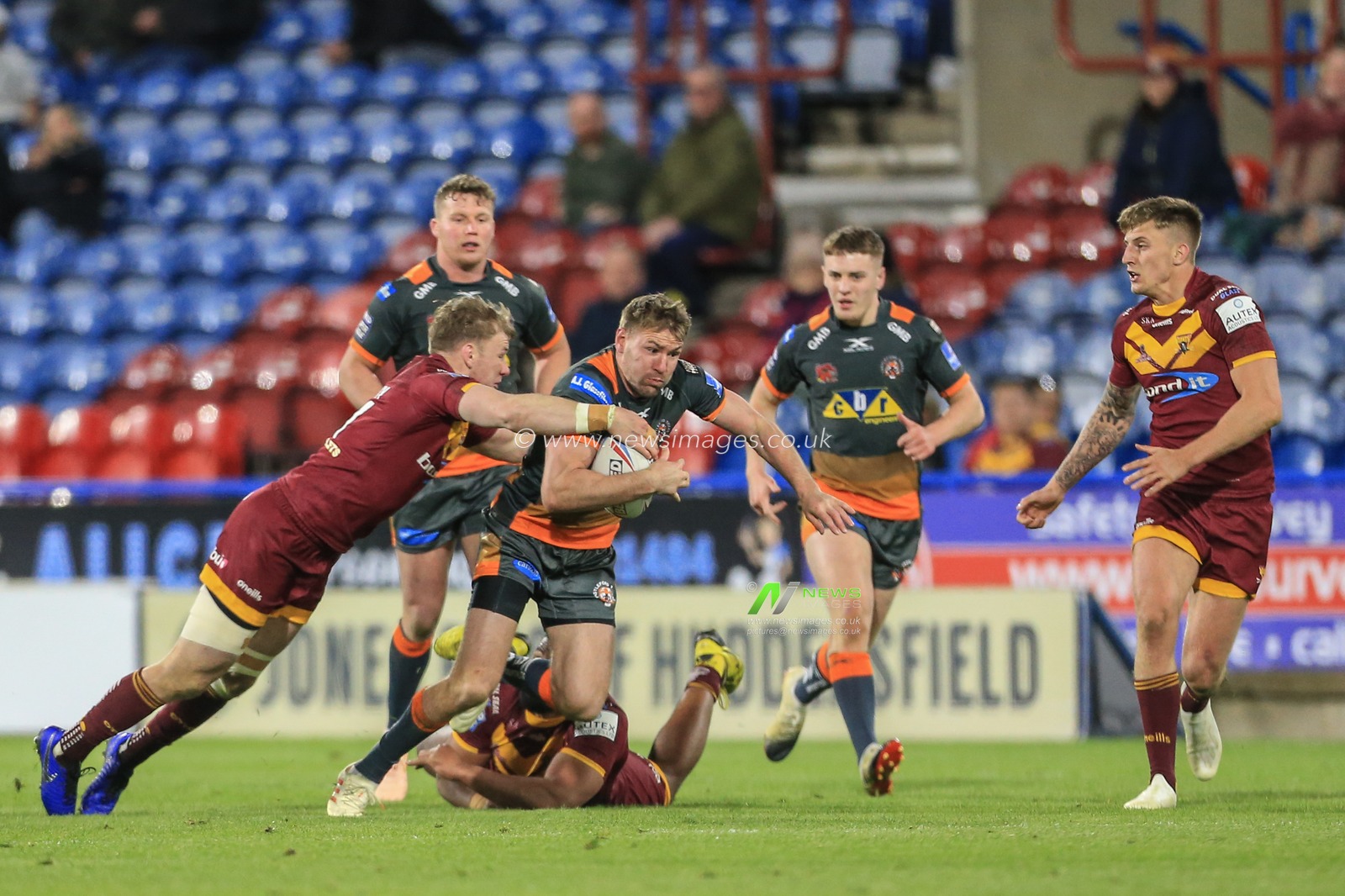 11th April 2019 , John Smiths Stadium, Huddersfield, England; Betfred Super League, Round 10, Huddersfield Giants vs Castleford Tigers ; Michael Shenton (4) of Castleford Tigers is tackled by Aaron Murphy (11) of Huddersfield Giants 


Credit Mark Cosgrove/News Images