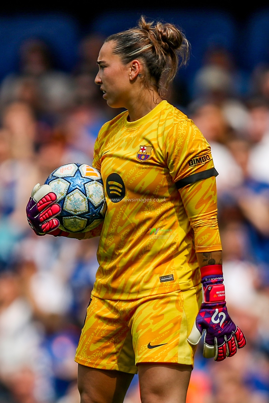Cata Coll of Barcelona Femeni in action during the UEFA Women's Champions League Semi-Final match Chelsea vs Barcelona at Stamford Bridge, London, United Kingdom, 27th April 2025

(Photo by Izzy Poles/News Images)