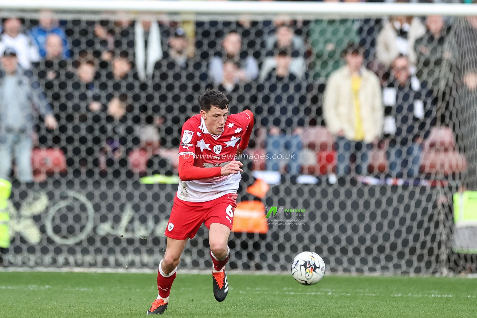 MaÃ«l de Gevigney of Barnsley breaks with the ball during the Sky Bet League 1 match Barnsley vs Derby County at Oakwell, Barnsley, United Kingdom, 24th February 2024

(Photo by Mark Cosgrove/News Images)