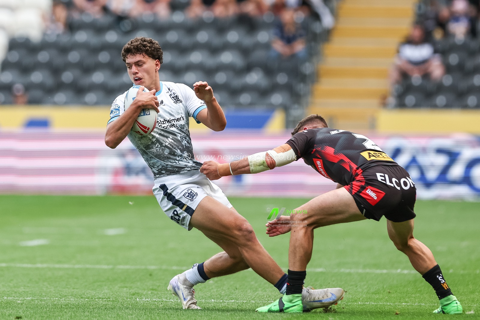 Lewis Martin of Hull FC is pulled back by Tommy Makinson of St. Helens during the Betfred Super League Round 20 match Hull FC vs St Helens at MKM Stadium, Hull, United Kingdom, 3rd August 2024

(Photo by Mark Cosgrove/News Images)