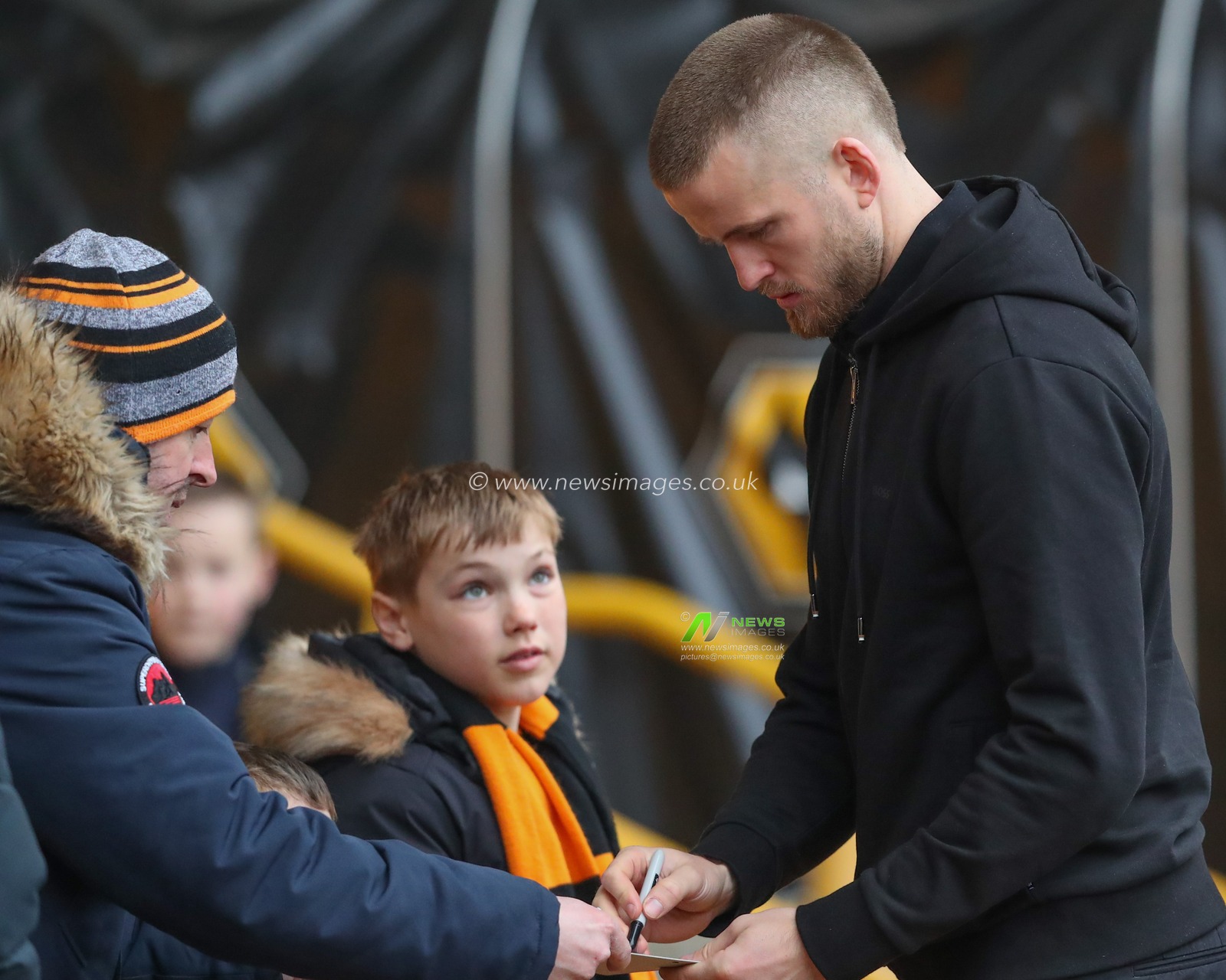 Eric Dier #15 of Tottenham Hotspur signs a fans programme ahead of the Premier League match Wolverhampton Wanderers vs Tottenham Hotspur at Molineux, Wolverhampton, United Kingdom, 4th March 2023

(Photo by Gareth Evans/News Images)
