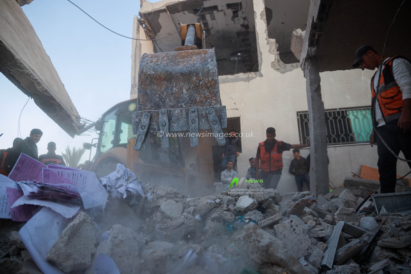 12 dead and a number of injured in an Israeli bomb that targeted the Deir al-Balah municipality building in the central Gaza Strip this evening.(Photo: Mohammed Skaik/News Images)