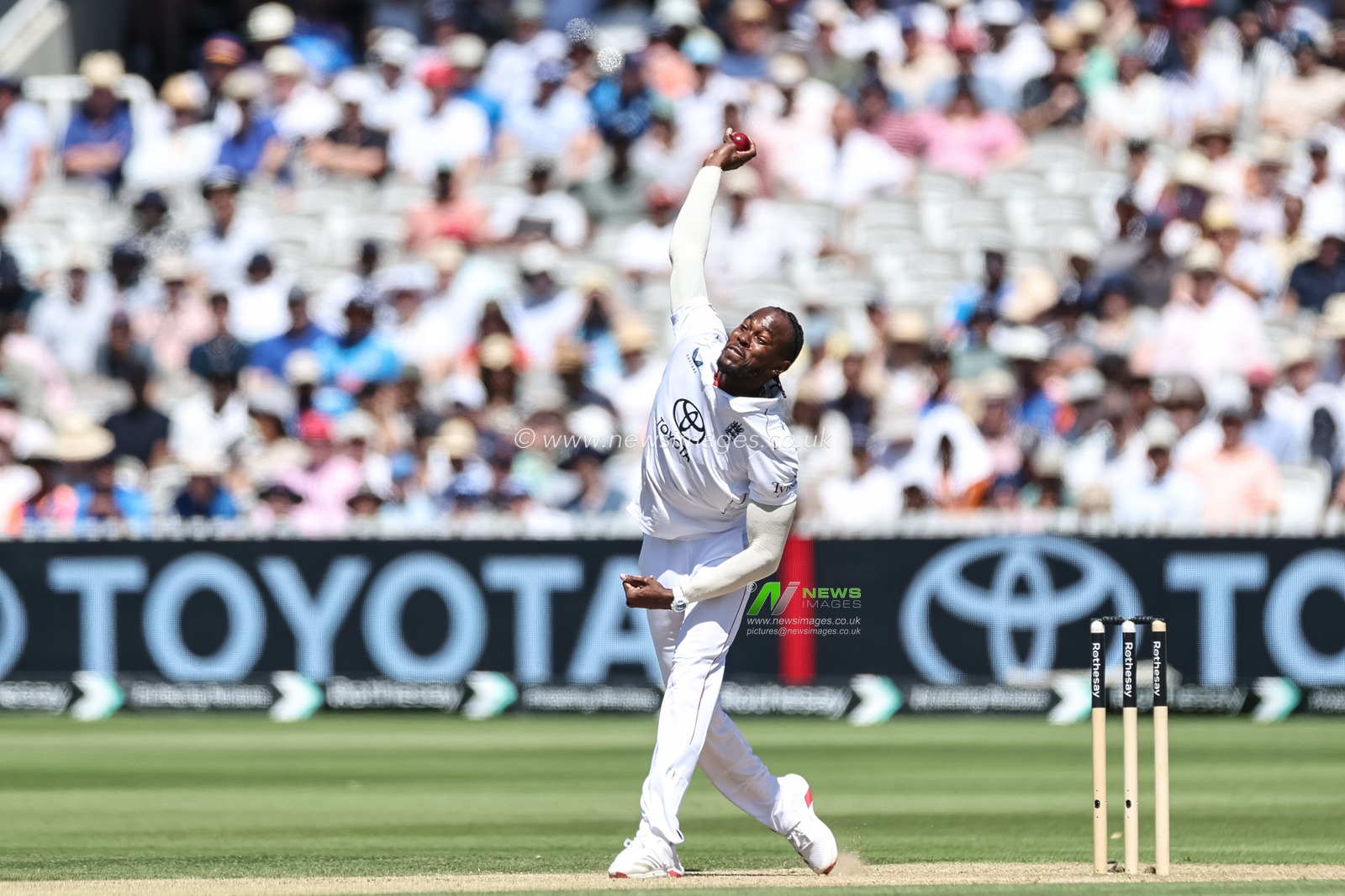 Jofra Archer of England delivers the ball during the 3rd Rothesay Test Match Day 3 England v India at Lords, London, United Kingdom, 12th July 2025

(Photo by Mark Cosgrove/News Images)