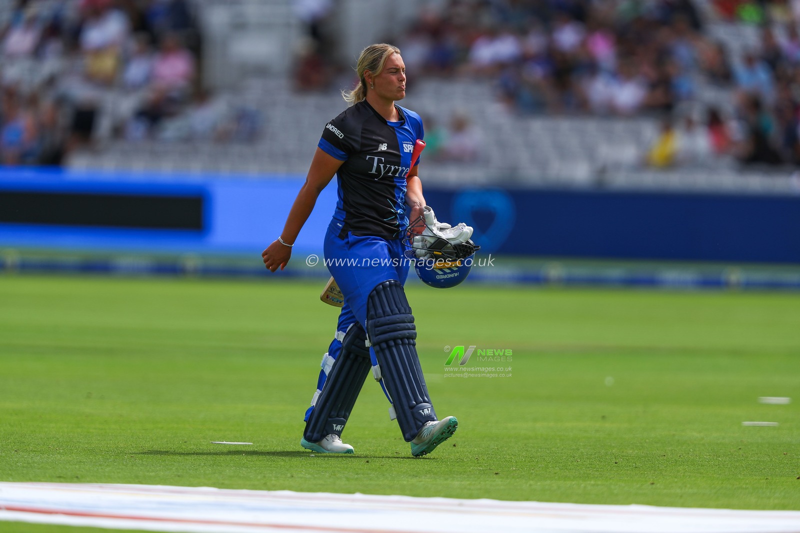 Danielle Gibson of London Spirit looks dejected following her dismissal during the The Hundred match London Spirit Women vs Oval Invincibles Women at Lords, London, United Kingdom, 4th August 2024

(Photo by Izzy Poles/News Images)