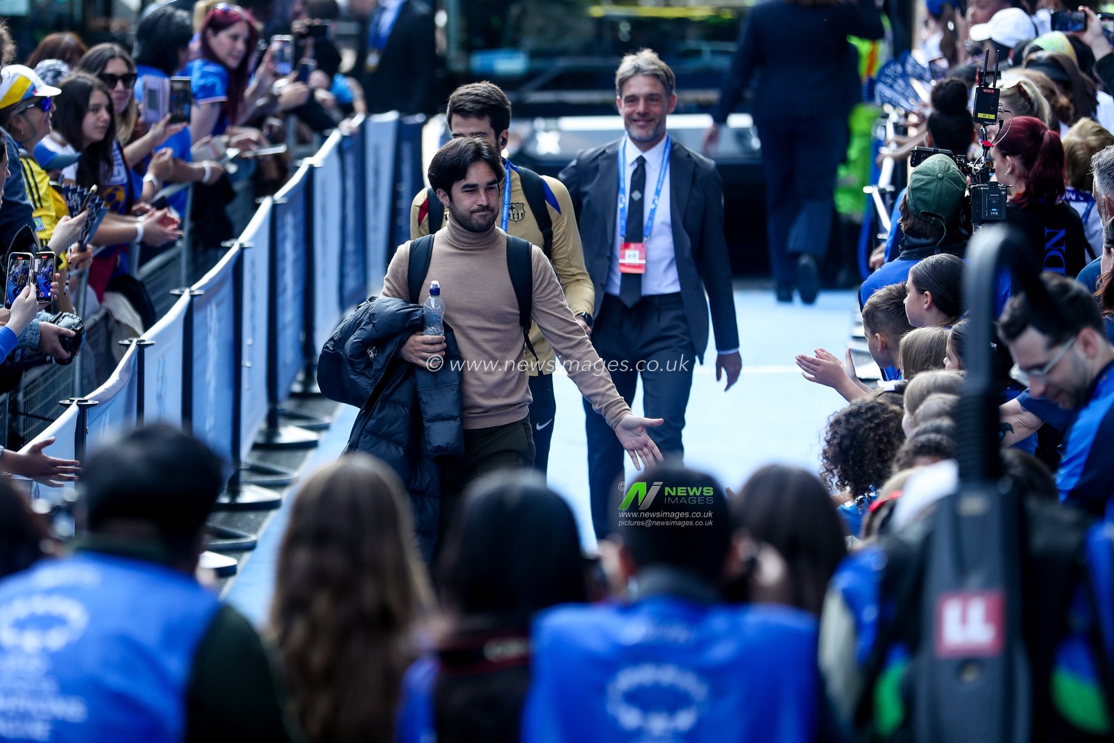 Pere Romeu Head coach of Barcelona Femeni arrives at Stamford Bridge prior to the UEFA Women's Champions League Semi-Final match Chelsea vs Barcelona at Stamford Bridge, London, United Kingdom, 27th April 2025

(Photo by Izzy Poles/News Images)