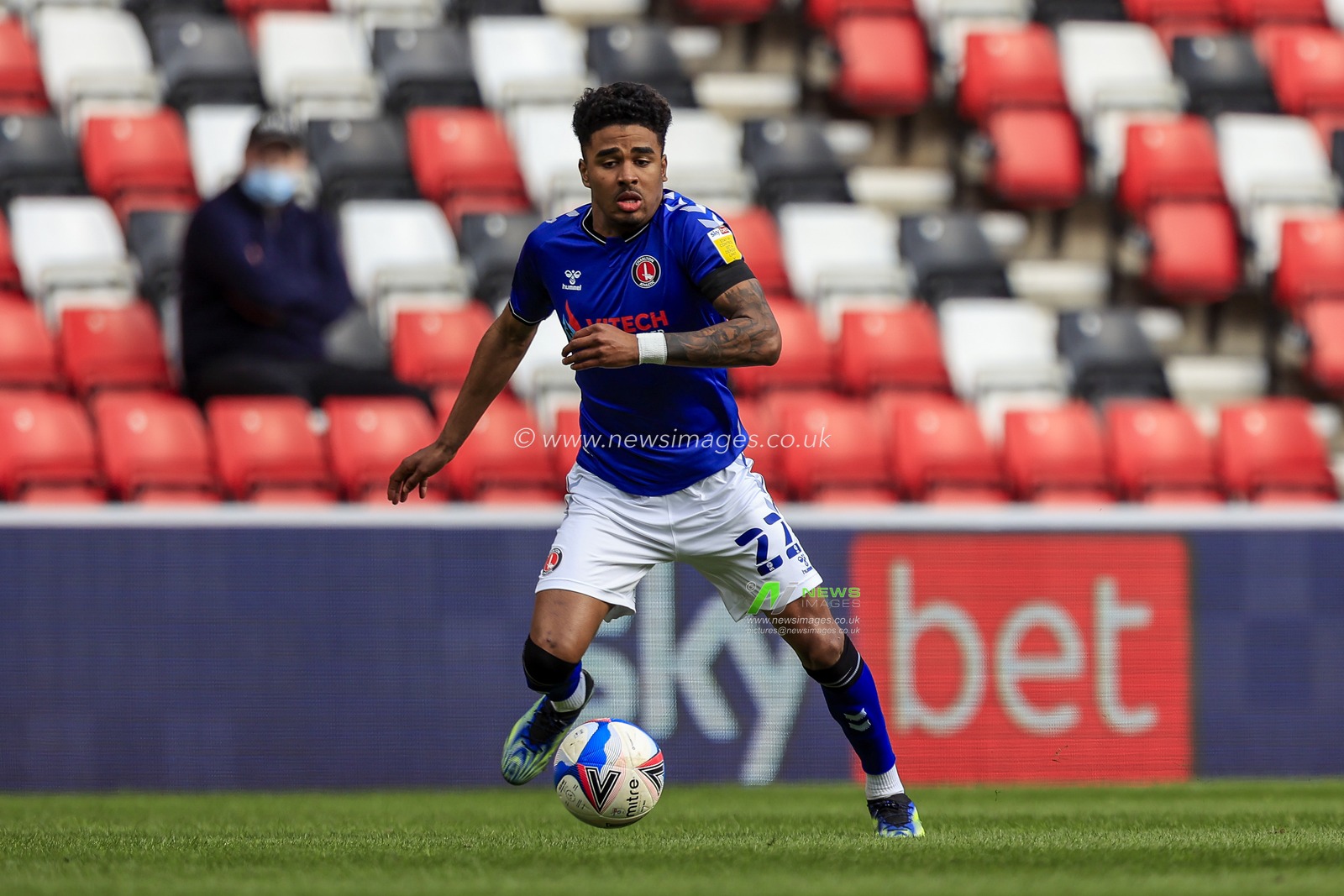 Ian Maatsen #22 of Charlton Athletic in possession of the ball