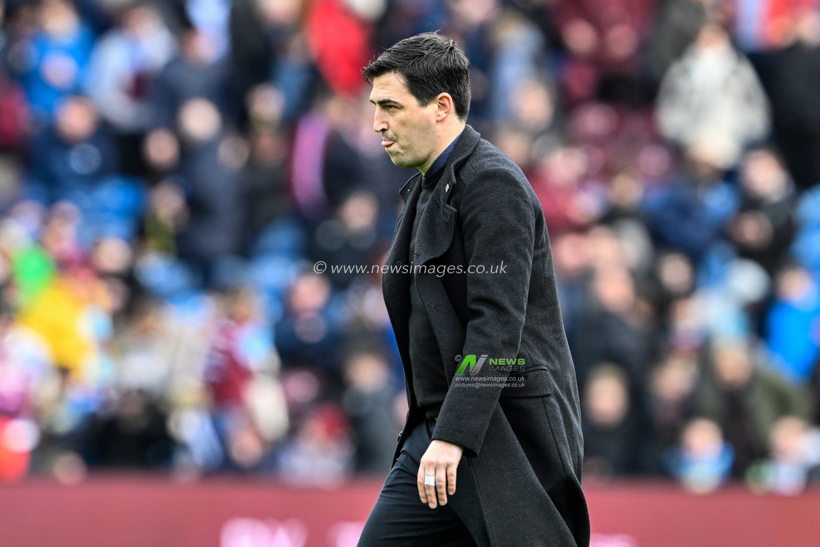 Andoni Iraola manager of Bournemouthduring the Premier League match Burnley vs Bournemouth at Turf Moor, Burnley, United Kingdom, 3rd March 2024

(Photo by Cody Froggatt/News Images)