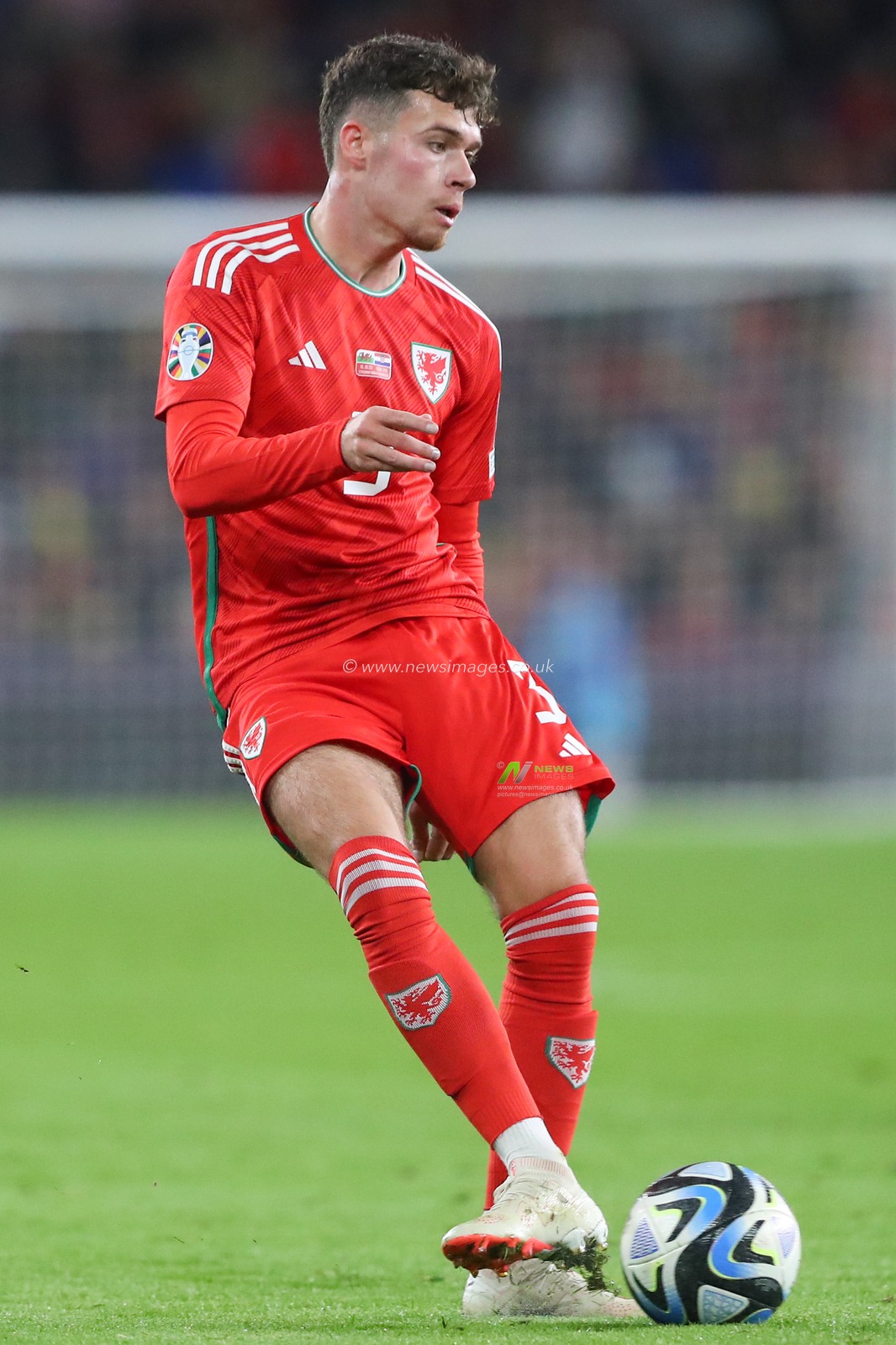 Neco Williams of Wales passes the ball during the UEFA Euro 2024 Qualifiers match Wales vs Croatia at Cardiff City Stadium, Cardiff, United Kingdom, 15th October 2023

(Photo by Gareth Evans/News Images)