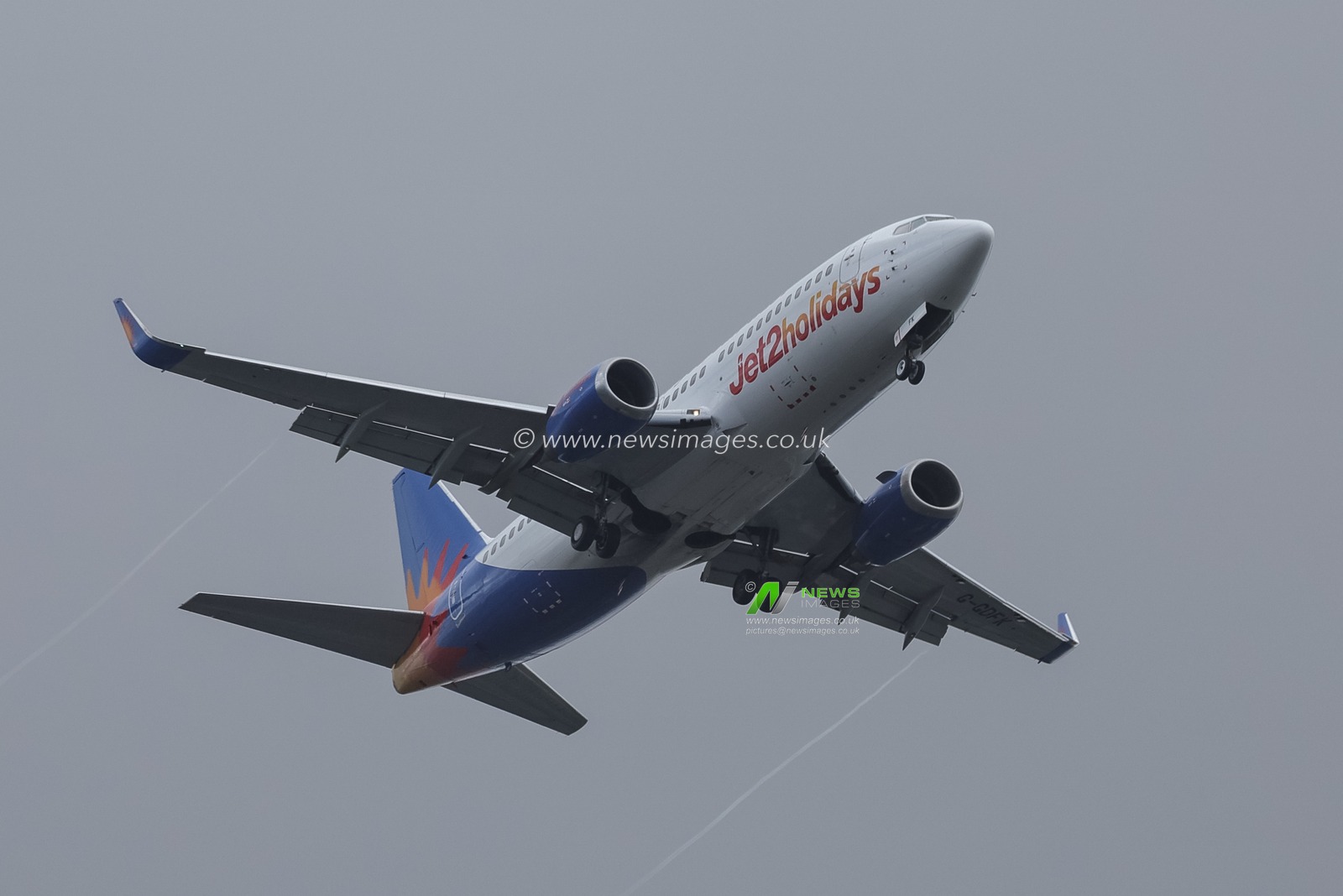 A Jet2 Holidays jet flys over Headingley Cricket Ground during the 1st Rothesay Test Day 4 Match England v India at Headingley Cricket Ground, Leeds, United Kingdom, 23rd June 2025

(Photo by Mark Cosgrove/News Images)