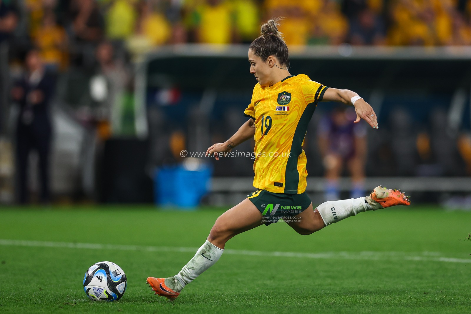 Katrina Gorry #19 of Australia takes a penalty during the FIFA Women's World Cup 2023 Quarter-Final match Australia Women vs France Women at Suncorp Stadium, Brisbane, Australia, 12th August 2023

(Photo by Patrick Hoelscher/News Images)