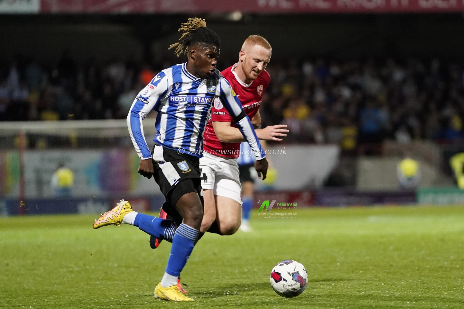 Alex Mighten of Sheffield Wednesday breaks past Liam Gibson of Morecambe during the Sky Bet League 1 match Morecambe vs Sheffield Wednesday at Mazuma Stadium, Morecambe, United Kingdom, 13th September 2022

(Photo by Steve Flynn/News Images)