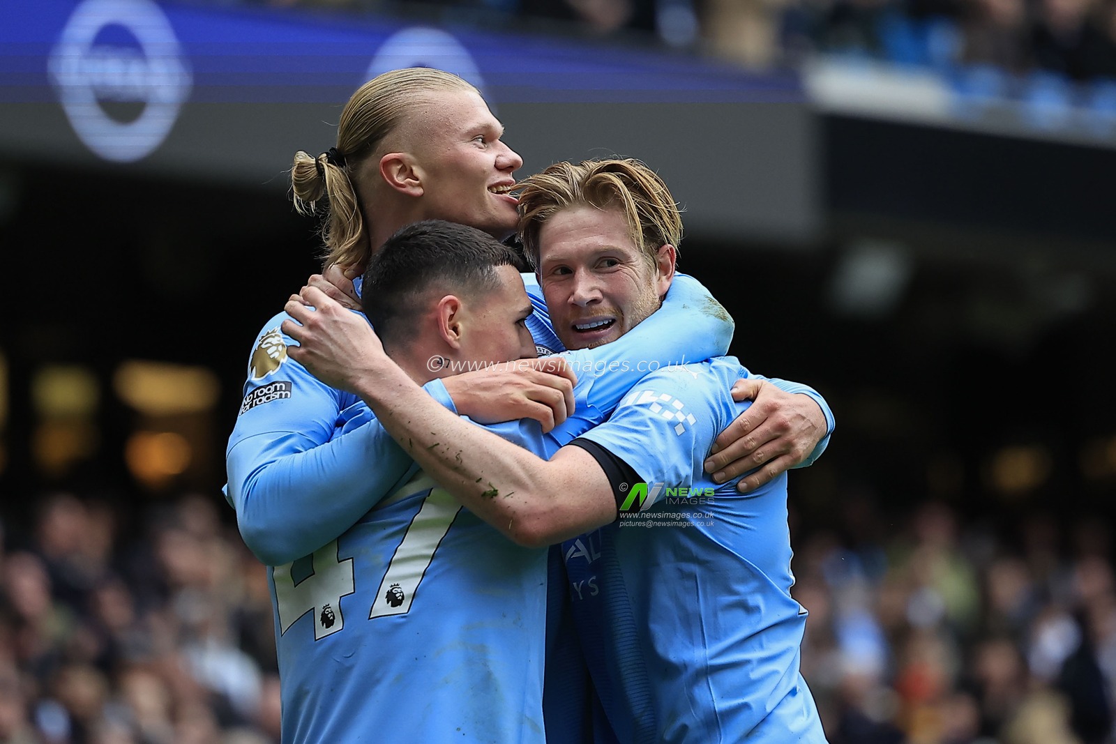 Erling Haaland of Manchester City celebrates scoring to make it 2-0 during the Premier League match Manchester City vs Everton at Etihad Stadium, Manchester, United Kingdom, 10th February 2024

(Photo by Conor Molloy/News Images)