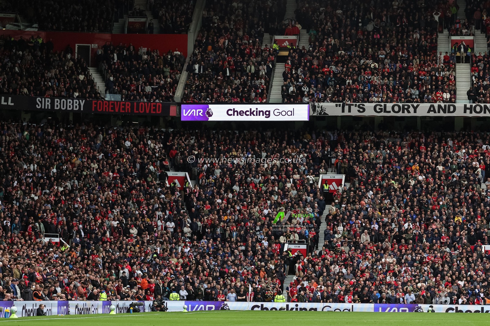 VAR check on Benjamin Sesko of Manchester United’s goal during the Premier League match Manchester United vs Liverpool at Old Trafford, Manchester, United Kingdom on 03 May 2026

(Photo by Mark Cosgrove/News Images)