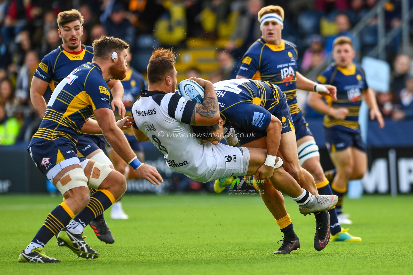 7th October 2018, Sixways Stadium, Worcester, England; Gallagher Premiership, Worcester v Bristol ; 
Jack Lam of Bristol Bears is tackled by Bryce Heem of Worcester Warriors

Credit: Craig Thomas/news Images