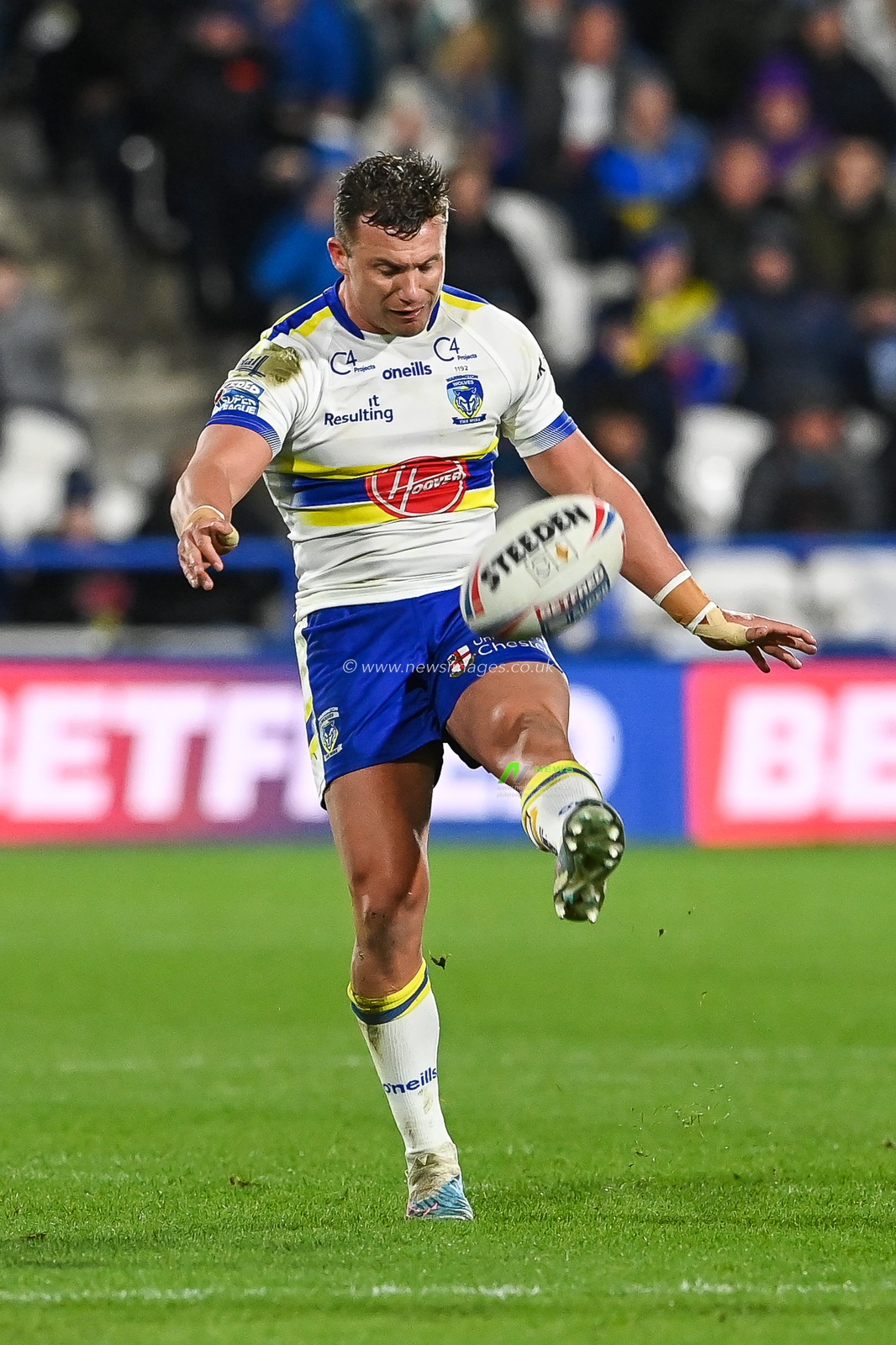 Josh Drinkwater #7 of Warrington Wolves kicks ahead during the Betfred Super League Round 2 match Huddersfield Giants vs Warrington Wolves at John Smith's Stadium, Huddersfield, United Kingdom, 24th February 2023

(Photo by Craig Thomas/News Images)