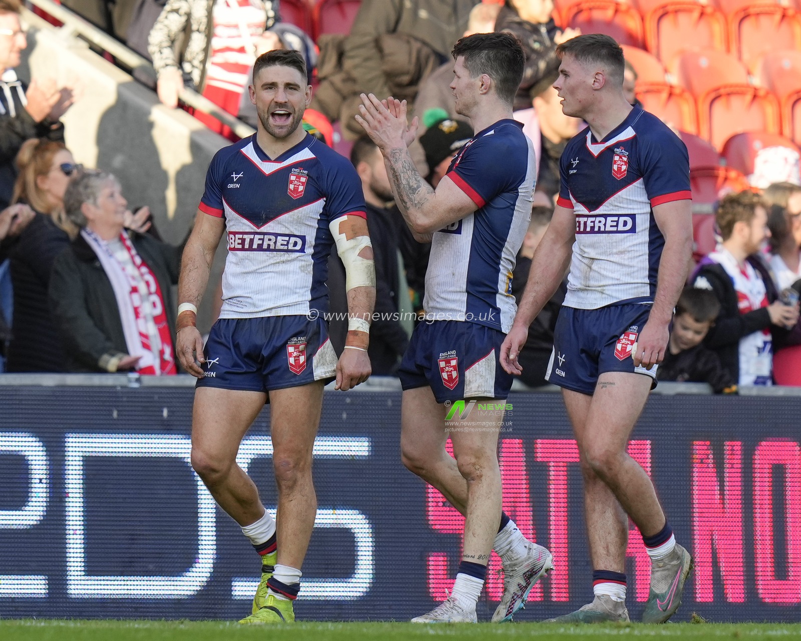 Tommy Makinson #2 of England, John Bateman #11 of England and Jack Welsby #1 of England salutes the fans after the the Rugby League International match England vs Tonga at Totally Wicked Stadium, St Helens, United Kingdom, 22nd October 2023

(Photo by Steve Flynn/News Images)