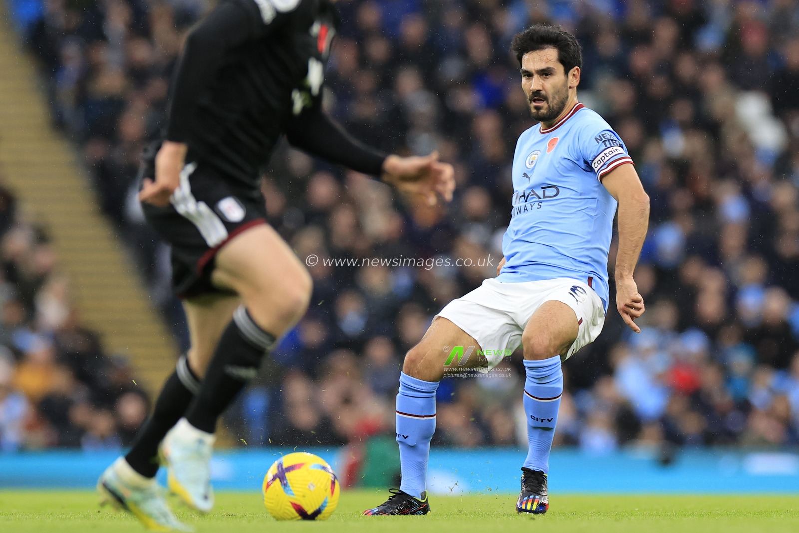 Ilkay Gundogan #8 of Manchester City passes the ball during the Premier League match Manchester City vs Fulham at Etihad Stadium, Manchester, United Kingdom, 5th November 2022

(Photo by Conor Molloy/News Images)
