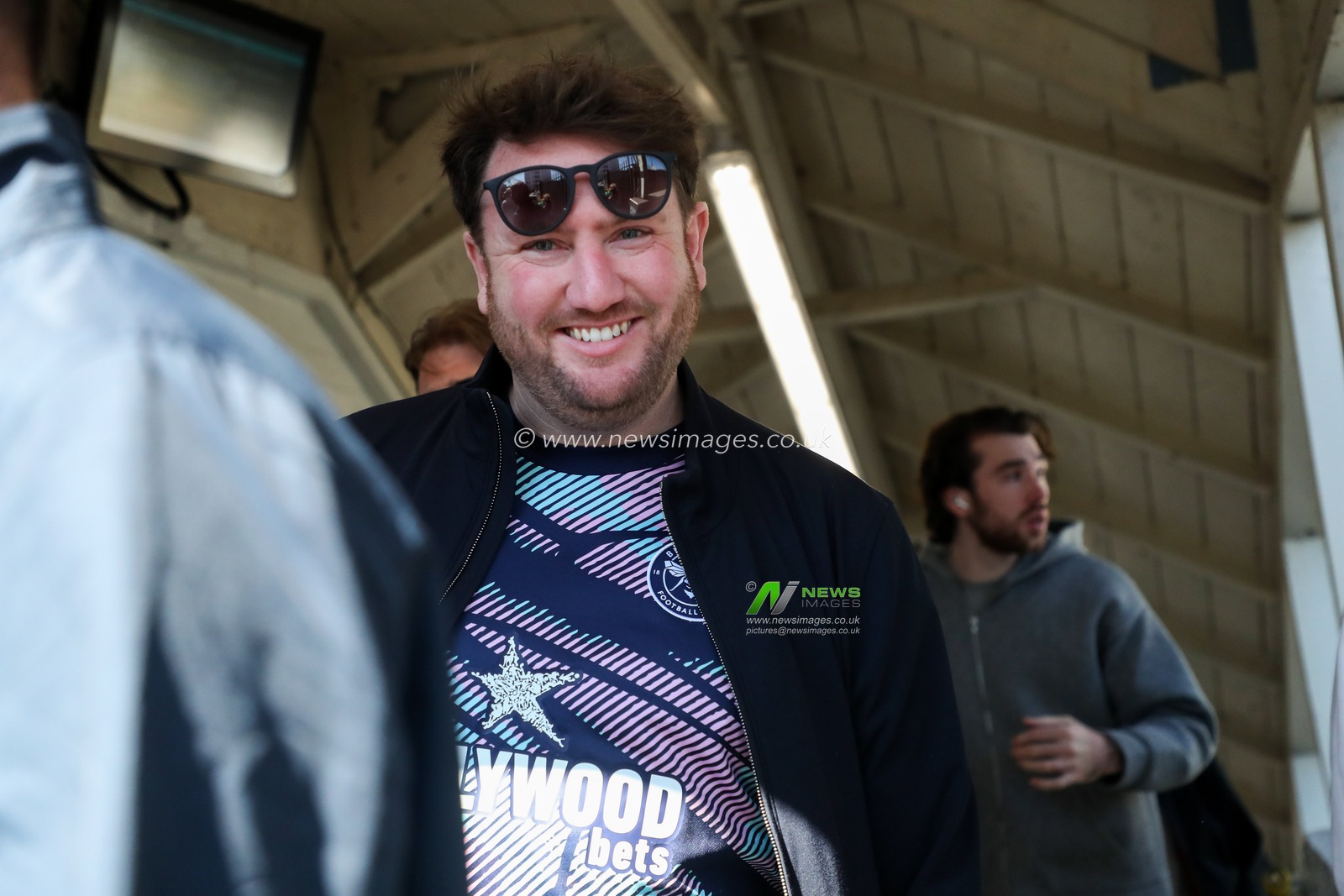 Fans arrives at Kew Bridge Station prior to the Premier League match Brentford vs Chelsea at The Gtech Community Stadium, London, United Kingdom, 6th April 2025

(Photo by Izzy Poles/News Images)